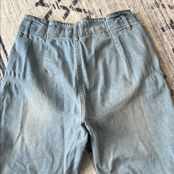Pleated Light Blue Jeans - Picture 4 of 5